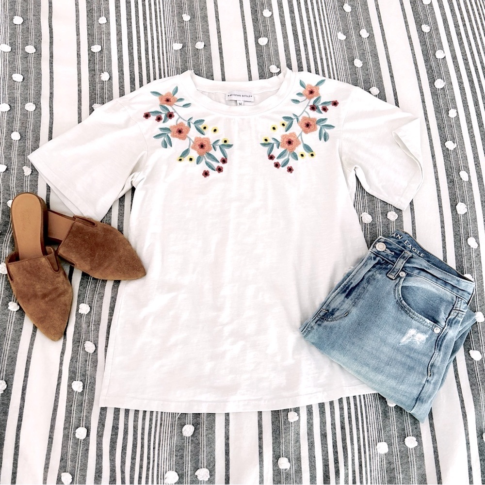 Cute boutique embroidered tee!